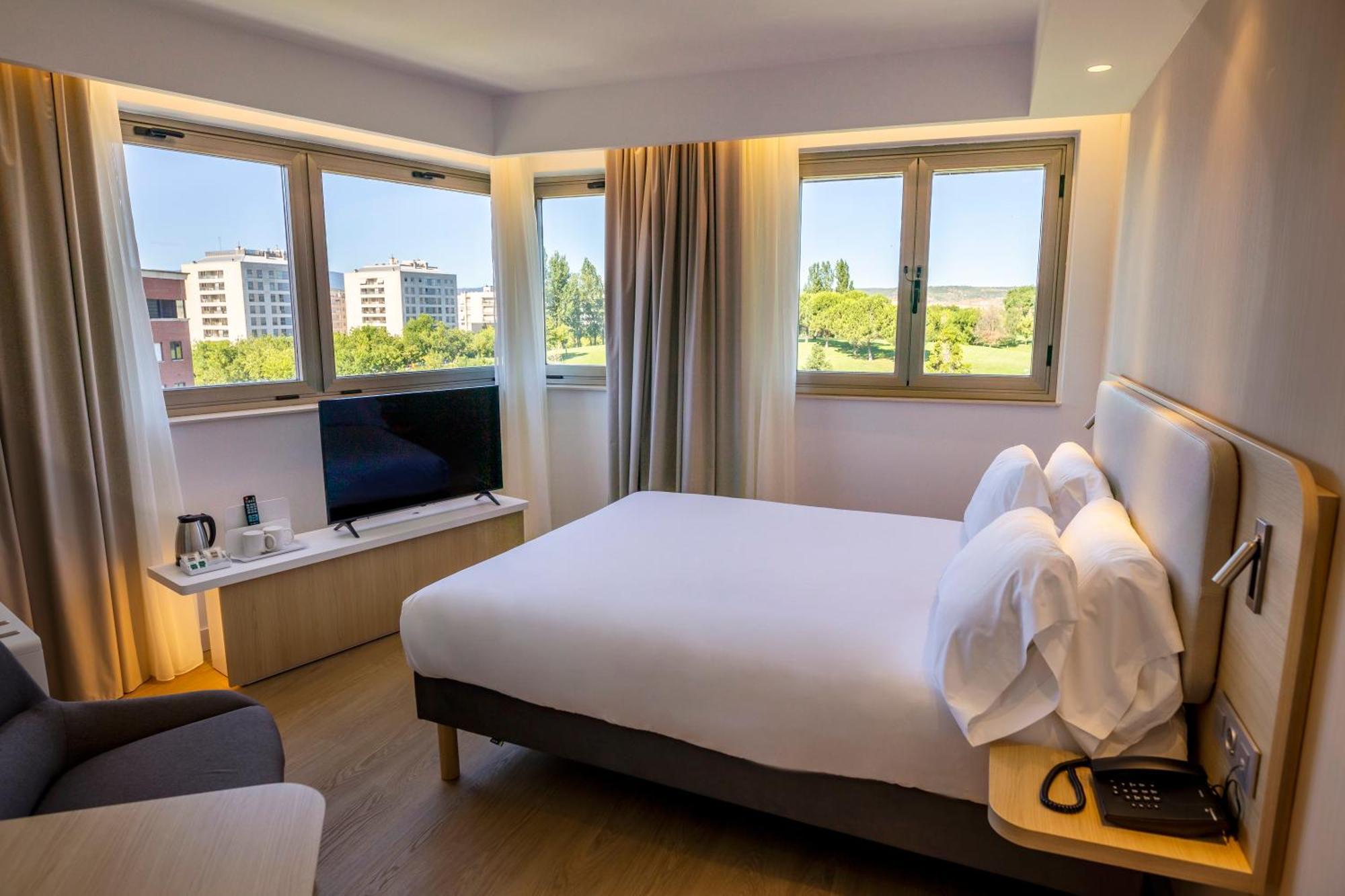 Holiday Inn Express Logrono Rioja By Ihg ภายนอก รูปภาพ